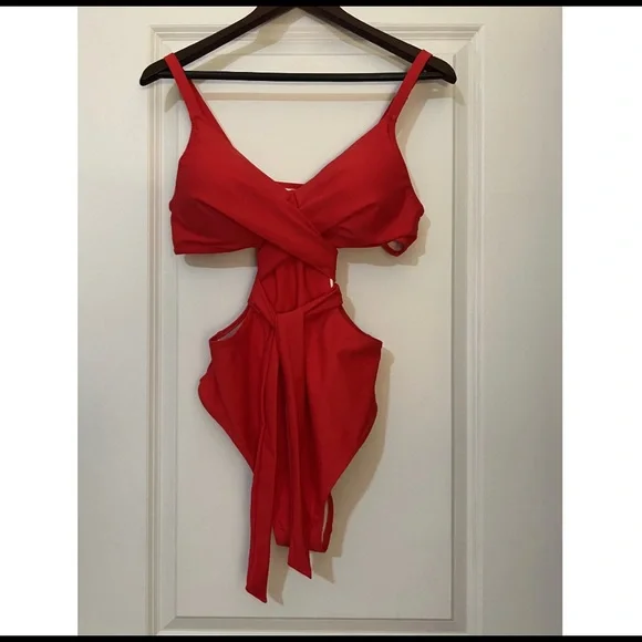 Cupshe Red Cutout One Piece Swimsuit 🌸Size L 🌸 - Picture 7 of 7